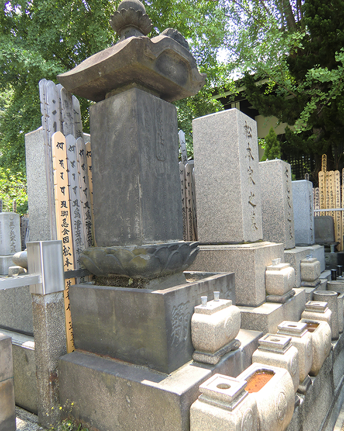 「淀鰯」の墓石